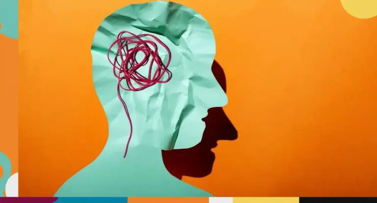Sagoma di una testa con fili aggrovigliati al centro su sfondo arancione
